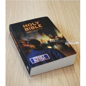 Engelse Bijbel in de New International Version - STREET PASTOR BIBLE - In compact formaat met paperback kaft & afgeronde hoeken