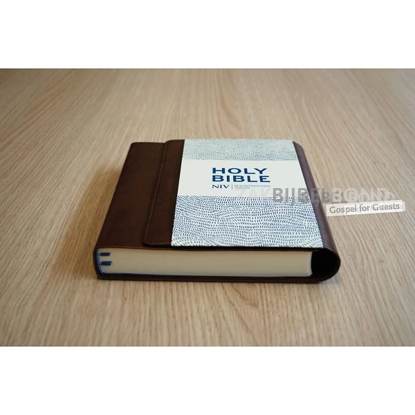 Engelse Bijbel in de New International Version (NIV) - JOURNALING BIBLE BROWN - Uitgevoerd met imitatieleer en magneetsluiting.