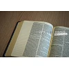 Engelse Bijbel in de New International Version (NIV) - JOURNALING BIBLE BROWN - Uitgevoerd met imitatieleer en magneetsluiting.