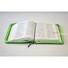 Engelse Bijbel in de New International Version (NIV). POCKET CHARCOAL BIBLE. Medium formaat met Vivellaleer en rits